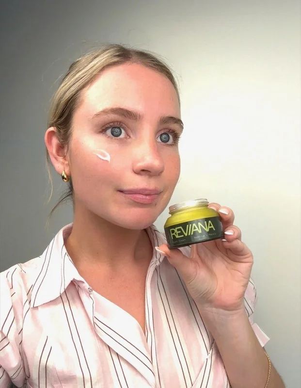 Reviana Night Cream applied